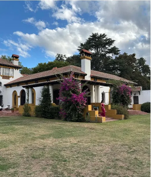 Casa de hospedaje vista desde el jardín