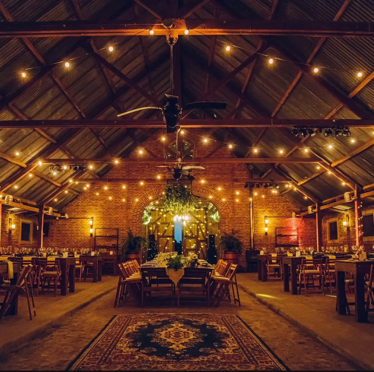 Interior de Las Caballerizas preparado para una recepción